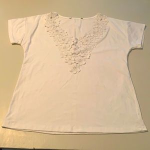 Medium white floral v-neck top